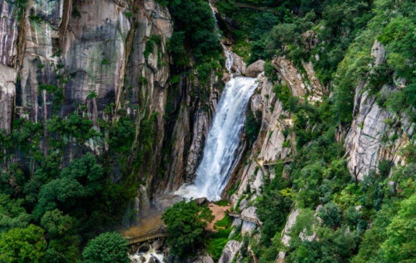 外交部：西沙群岛、南沙群岛都是中国的领土